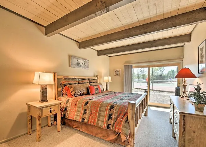 Patio & Fireplace: Country Club Pinetop Condo! Holiday home Indian Pine